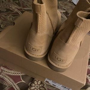 … it’s almost UGG SEASON